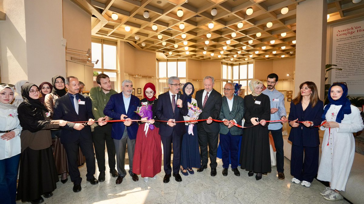 uskudarmem's tweet photo. Kaymakamımız Sn. Adem Yazıcı ve Milli Eğitim Müdürümüz Semih Durmuş, Ayşe Hümeyra Ökten Kız AİHL tarafından hazırlanan Saye- Geleneğin Gölgesinde Sergi Açılışına katıldılar.

Sergide emeği geçen öğretmen ve öğrencilerimizi tebrik ederiz.

📍Bağlarbaşı Kültür Merkezi

@UskudarKaymakam 
@semih_uskmem