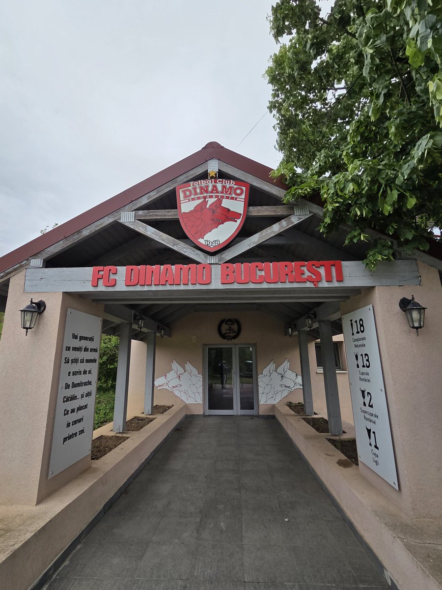 FootRoumain's tweet photo. 📌 Săftica, centre d'entraînement du Dinamo 🔴⚪️

Journée en immersion dans le quotidien du club bucarestois, 4e de Superliga 🇷🇴 https://t.co/BHOXOFbMzx