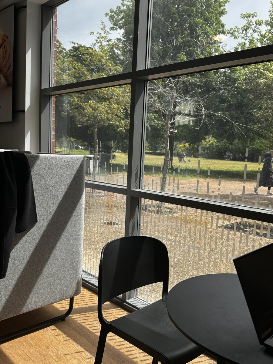 nishasdk's tweet photo. AN HOUR AGO IT WAS SUNNY NOW IT’S HAILING???? https://t.co/YbTXK3Cavj