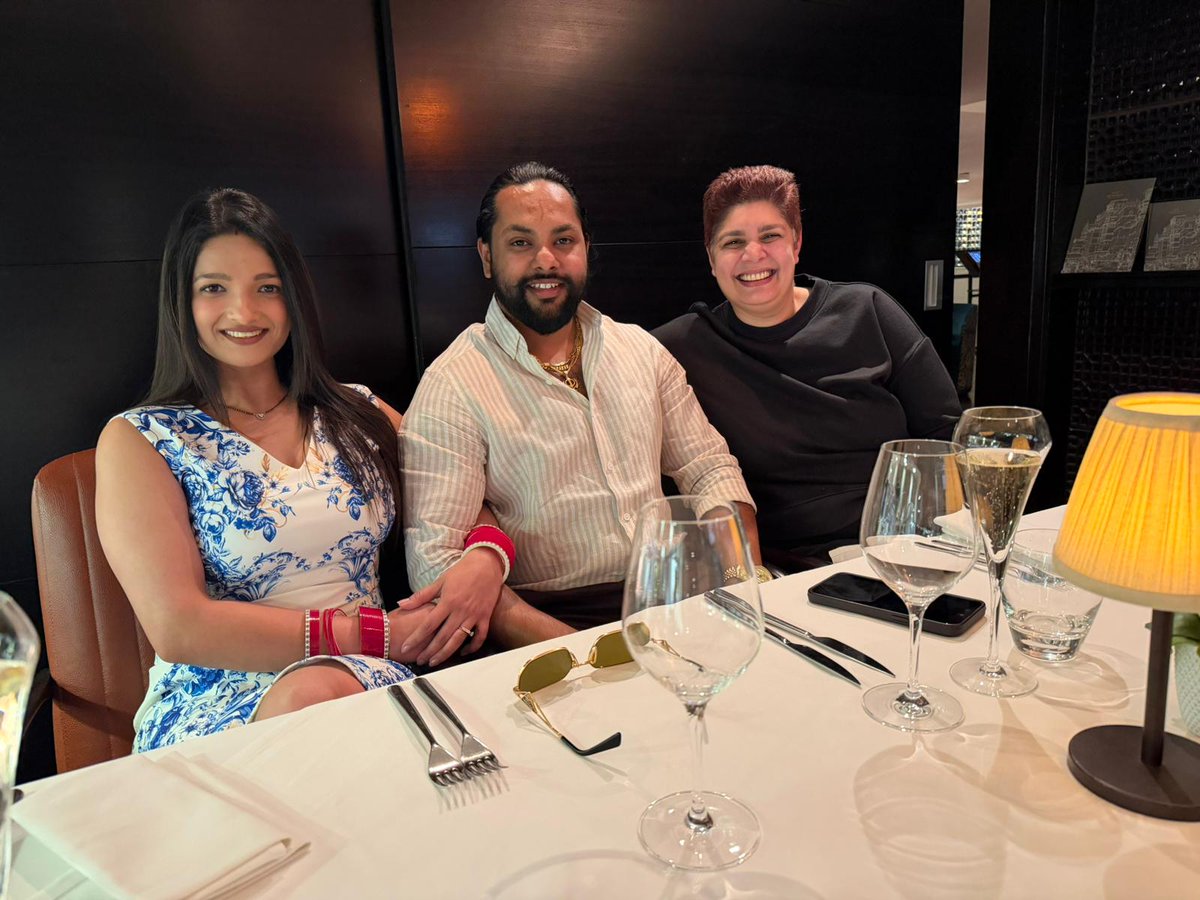 priti45uk's tweet photo. @Benaresofficial @taneja_sameer @MukeshP83686003 #Chefstable Thank you for an amazing evening. It was beyond expectations. We all had a great time 😀 https://t.co/LKn2U78ZO4