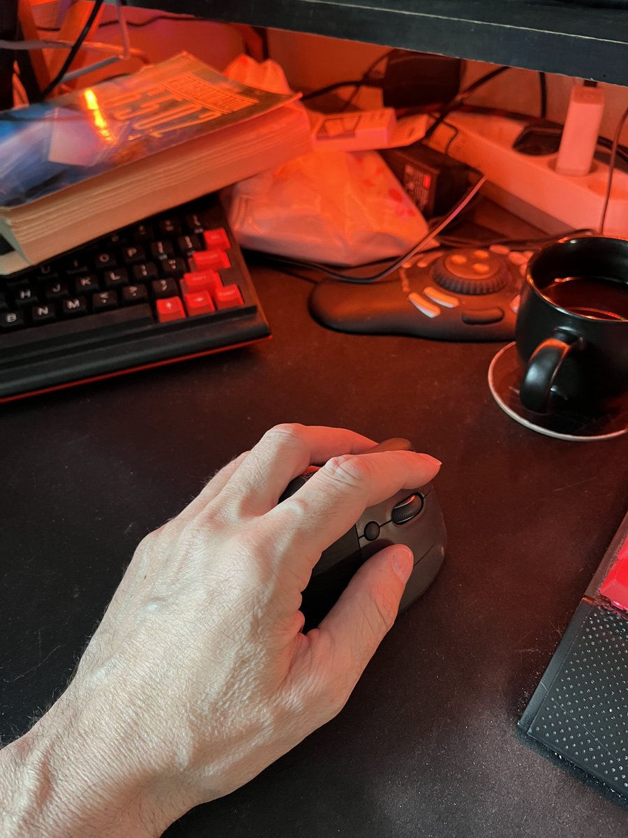 Dbug tweet media