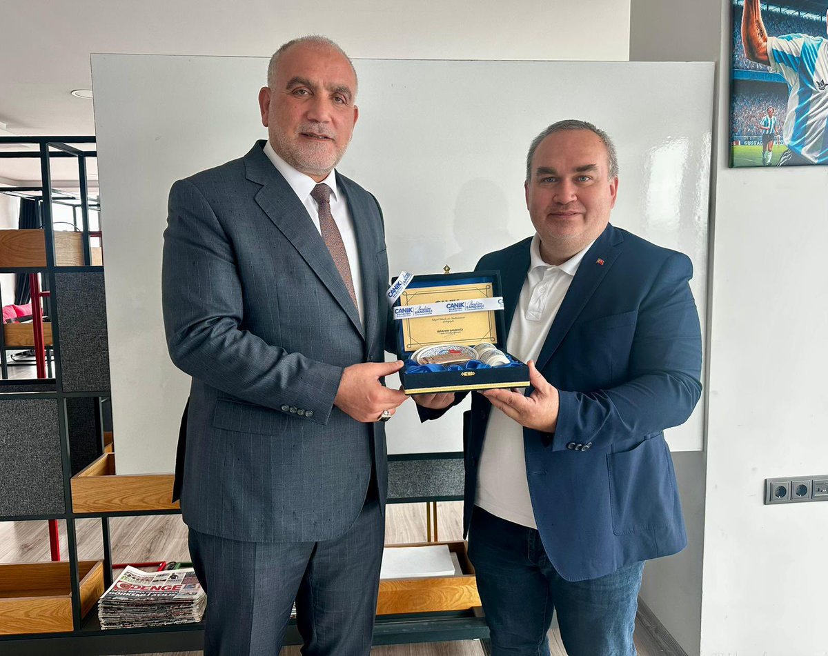 ibrahimsandikci's tweet photo. Günaydın Samsun İnternet Haber Sitesi Yazı İşleri Müdürü İbrahim Canbulat'ı (@canbulati) ilçemizde çalışmalarını sürdürdükleri haber merkezinde ziyaret ettik. 

Konukseverlikleri için teşekkür ediyor, çalışmalarında kolaylıklar diliyorum. 

#Canik https://t.co/Stlc1JMTQm