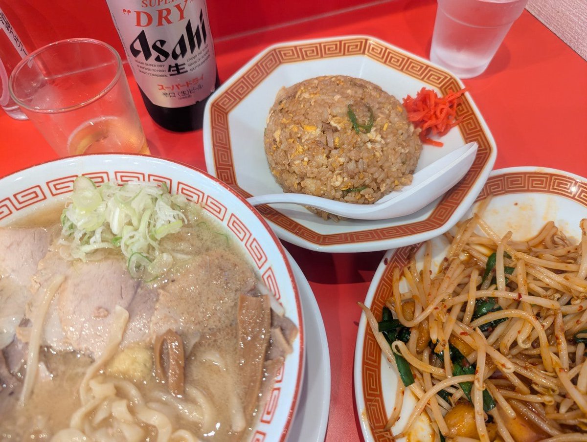 2cvalc2cv's tweet photo. 久しぶりにラーメン荒畑でランチした。
店舗限定の味噌ラーメンが絶品でした。
卓上の辛ニラ味変も良き… https://t.co/GTJt1SFbtu