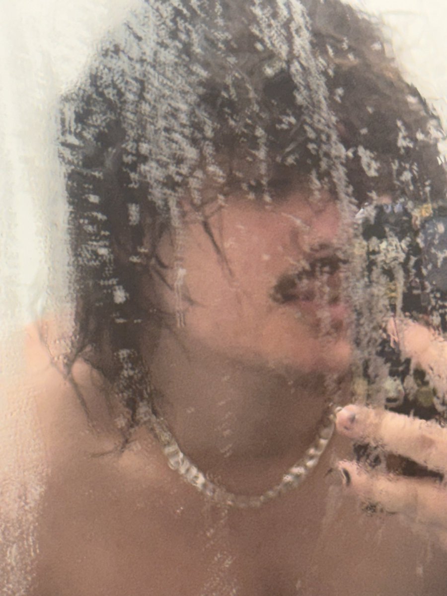 AtticusRowFR's tweet photo. Shower saga~ 

#nsfw #shower #nonbinary https://t.co/YchxBRy665