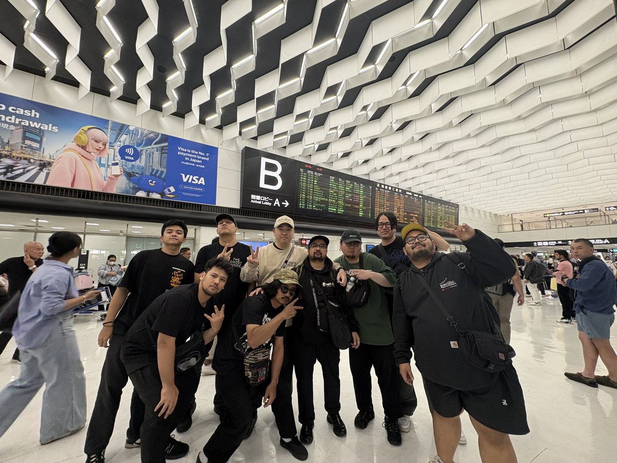 daichi_ngsm's tweet photo. 飛行機12時間遅れるし朝めちゃくちゃ早いしどうなるかと思ったけど初日から会えてよかった！
楽しいツアーになりそう👍
@ModernGuns @underblue_jp https://t.co/nLX7J3aVCK