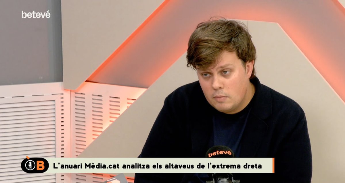 MediacatCat's tweet photo. 🗣️“Ja no només ataquen mitjans: assenyalen periodistes amb nom i cognoms”

@_nicotomas a l'Òrbita B de @beteve, parlant del 15è Anuari https://t.co/nZEOlN0GL2 i de per què assenyalar periodistes també és atacar la llibertat de premsa.
https://t.co/OPsOO9vzhW https://t.co/mptnb1COVv