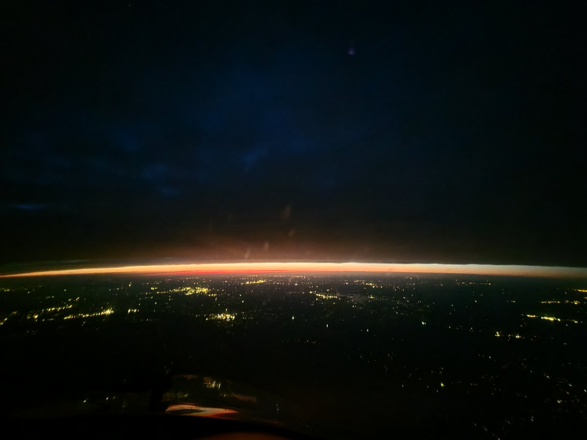 TekrinKitty's tweet photo. I may not have made it to FWA this year due to work, but friday night I got a hell of a photo flying cargo over Atlanta. https://t.co/FsMdwP3EZr