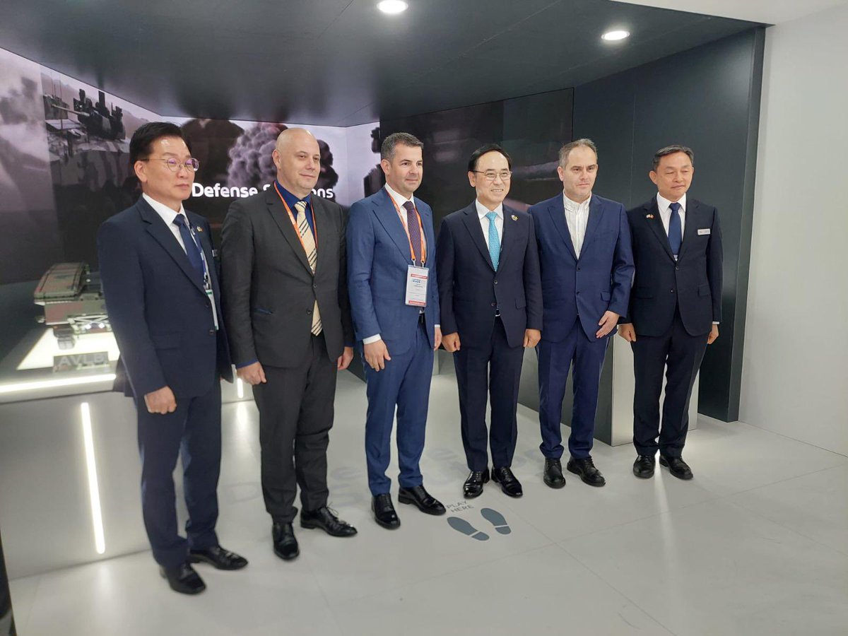 aricegovro's tweet photo. #ARICE was at #BSDA 2026, the largest defence, aerospace and security exhibition in the Black Sea region. ARICE President Daniel Constantin met with major international defence investors to discuss opportunities for industrial cooperation and #investment in #Romania https://t.co/Yu3MS2elAa