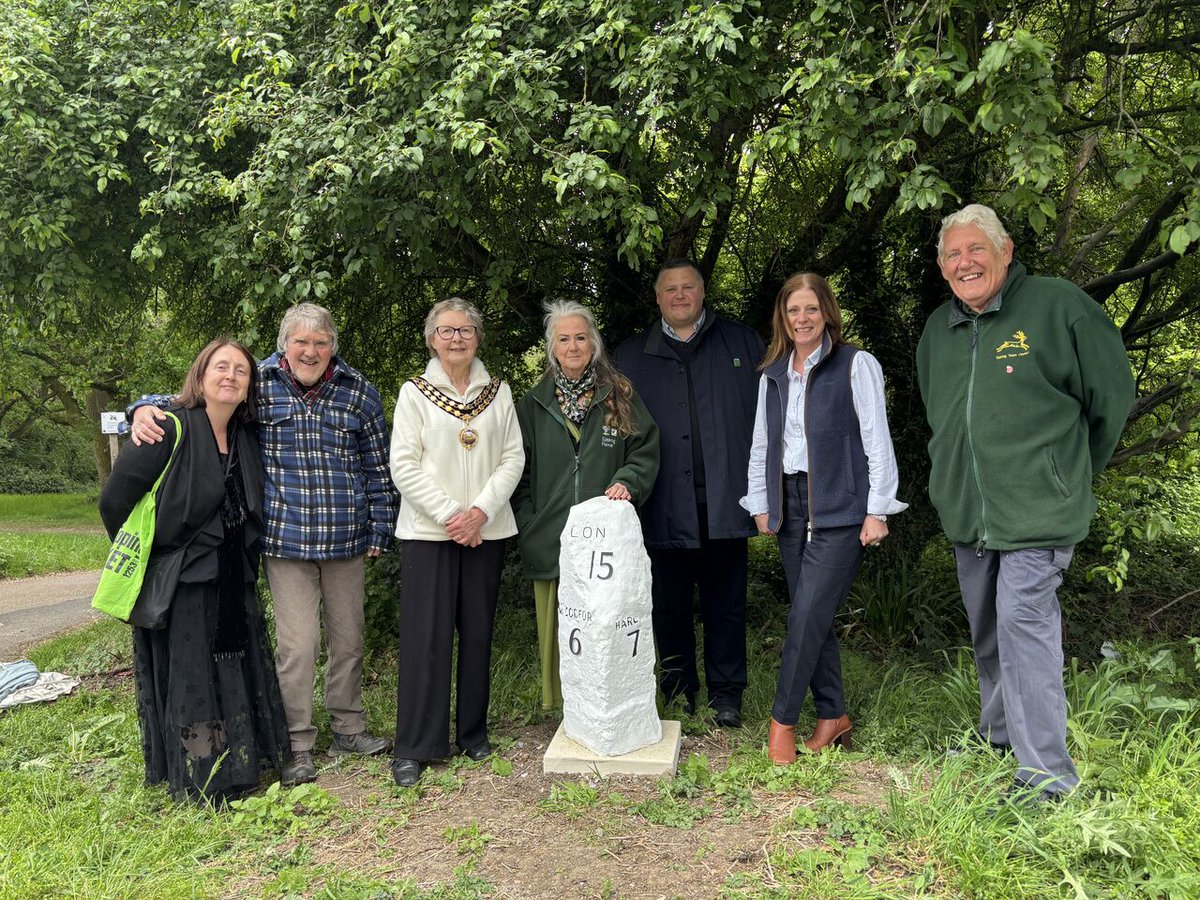 benjmurf's tweet photo. 🪨Delighted to see the "London 15" milestone restored on Bell Common in Epping, following a programme of restoration of historic milestones on #EppingForest land in Thornwood and North Weald.
You can read the full story here ⬇️ https://t.co/emt3h640gq https://t.co/pVgHVjQ64f