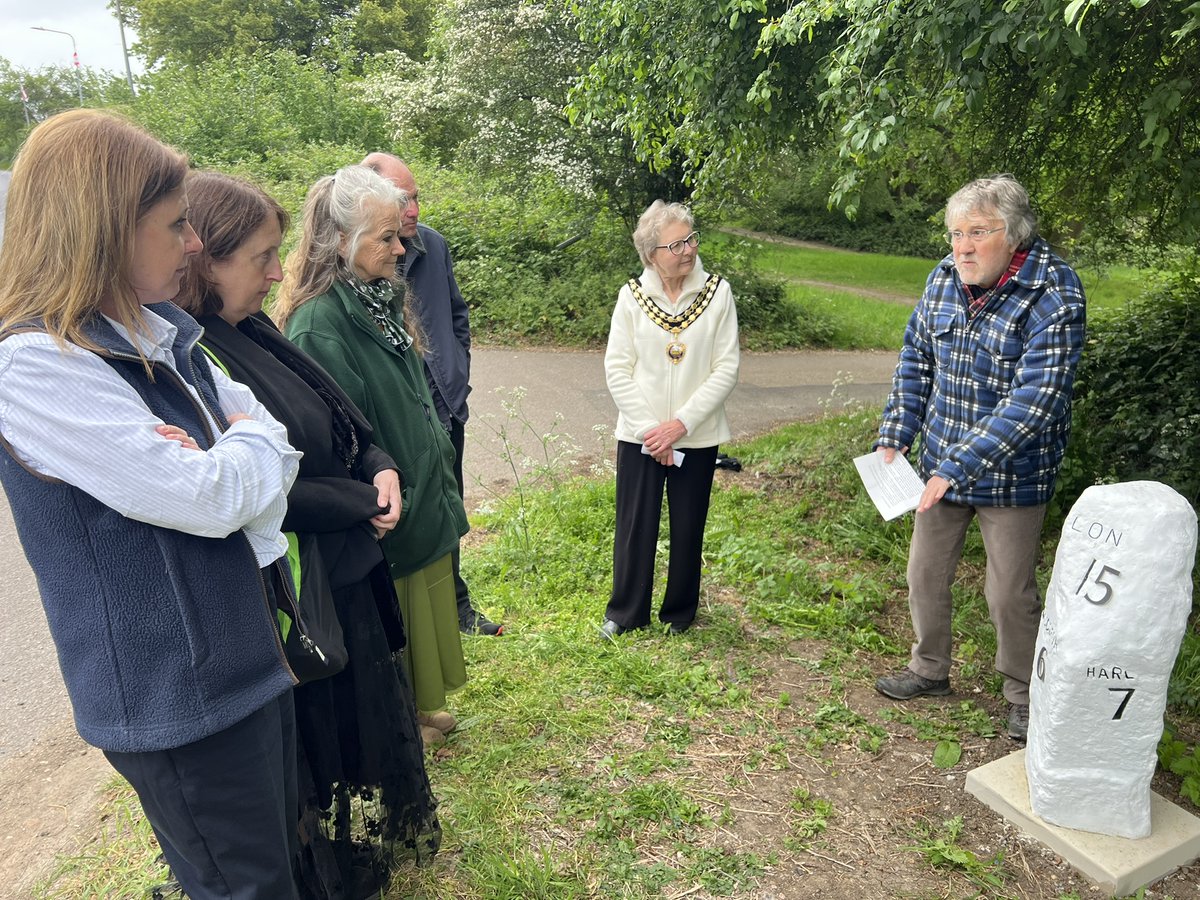 benjmurf's tweet photo. 🪨Delighted to see the "London 15" milestone restored on Bell Common in Epping, following a programme of restoration of historic milestones on #EppingForest land in Thornwood and North Weald.
You can read the full story here ⬇️ https://t.co/emt3h640gq https://t.co/pVgHVjQ64f