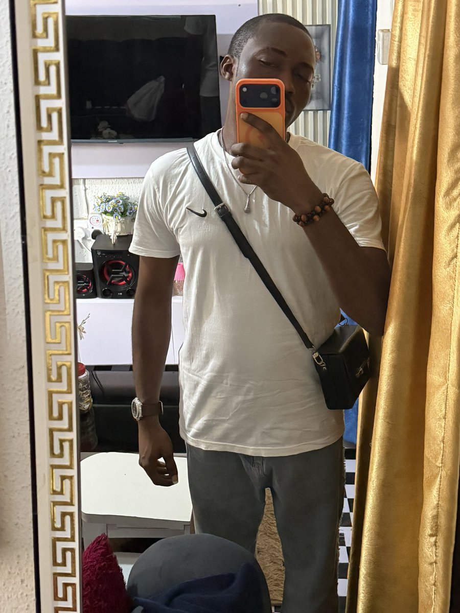 TEMI BOI🤍💐 tweet media