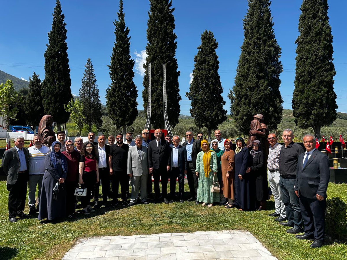 manisaakparti's tweet photo. 📍Soma

AK Parti Manisa İl Başkan vekilimiz Sn. Fatih Yıldız, Soma İlçe Başkanımız Ali Sezer ve teşkilat mensuplarımız Soma ilçemizde 301 madencimizi rahmet, minnet ve dualarla andı. 

AK Parti Manisa ailesi olarak Şehitlerimize Allah’tan rahmet, ailelerimize sabırlar diliyoruz. https://t.co/8ReAUgWceR