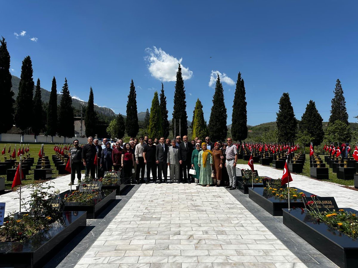 manisaakparti's tweet photo. 📍Soma

AK Parti Manisa İl Başkan vekilimiz Sn. Fatih Yıldız, Soma İlçe Başkanımız Ali Sezer ve teşkilat mensuplarımız Soma ilçemizde 301 madencimizi rahmet, minnet ve dualarla andı. 

AK Parti Manisa ailesi olarak Şehitlerimize Allah’tan rahmet, ailelerimize sabırlar diliyoruz. https://t.co/8ReAUgWceR