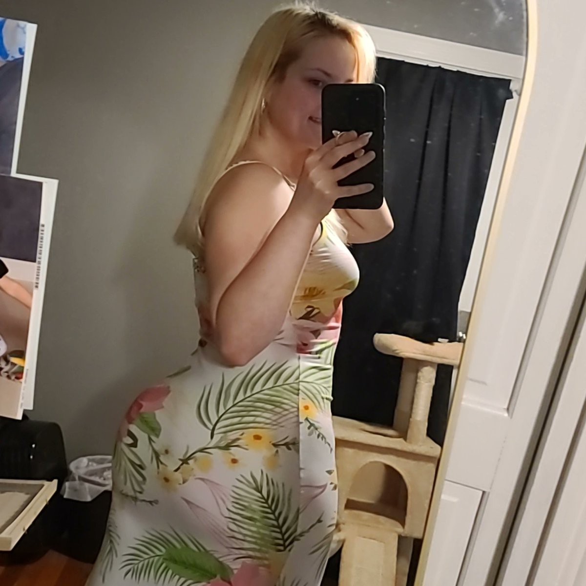 BubbleButt_333's tweet photo. God's how I missed summer weather 😌 rt if you wanna see whats underneath 🤭😇 https://t.co/khSR6YlhEW