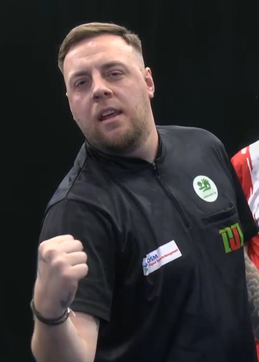 Live Darts tweet media