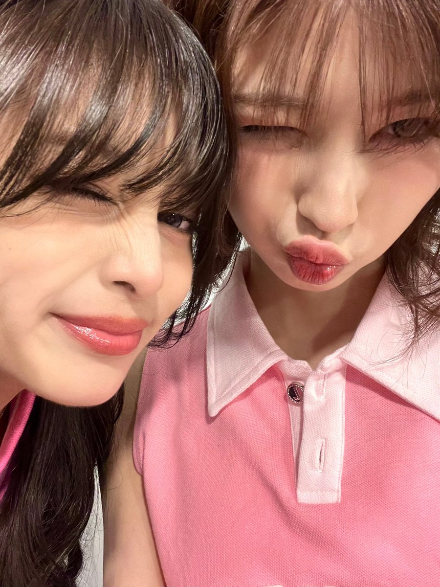 chaeihow's tweet photo. 𝗛𝗲𝗮𝗿𝘁𝗯𝗲𝗮𝘁𝘁𝘁 𝘄𝗲 𝘀𝘁𝗼𝗹𝗲 𝘆𝗼𝘂𝗿 𝗽𝗵𝗼𝗻𝗲😋😛💕🤭 https://t.co/evMTVRBNRg