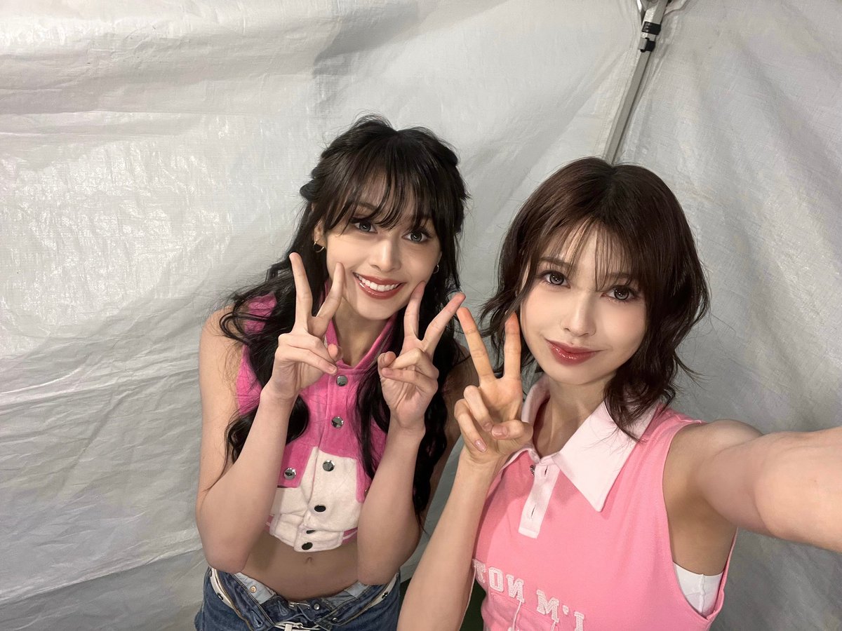 chaeihow's tweet photo. 𝗛𝗲𝗮𝗿𝘁𝗯𝗲𝗮𝘁𝘁𝘁 𝘄𝗲 𝘀𝘁𝗼𝗹𝗲 𝘆𝗼𝘂𝗿 𝗽𝗵𝗼𝗻𝗲😋😛💕🤭 https://t.co/evMTVRBNRg