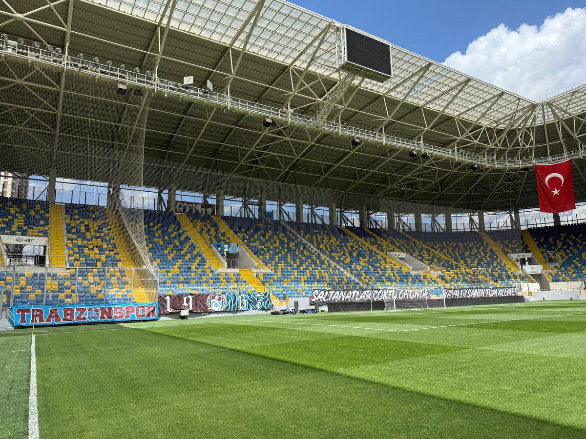 uniggankaraa's tweet photo. Ankara’da Trabzonspor tribünleri maça hazır! https://t.co/yMeESzlP3u