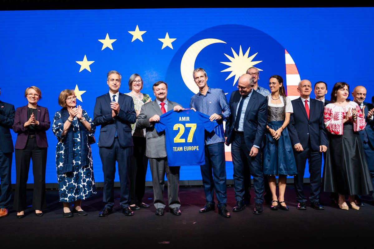 DaerrRafael's tweet photo. Honoured to welcome Finance Minister II YB Datuk Seri Amir Hamzah Azizan, Dewan Negara President Datuk Awang Bemee, HH Tunku Naquiyuddin and HH Tunku Zain. 🇪🇺🤝🇲🇾 https://t.co/EMRRUm64yK