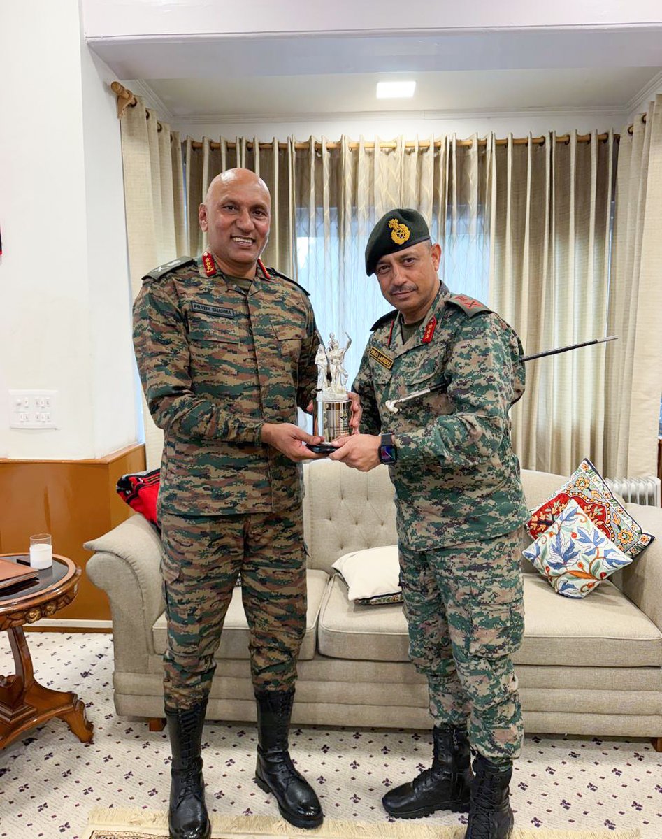 DG ASSAM RIFLES CALLS ON GOC-IN-C NORTHERN COMMAND AT SRINAGAR Lt Gen ...