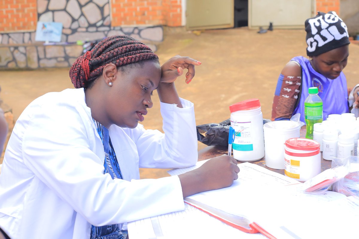 GCWR_Uganda's tweet photo. #WalkforMentalHealth2026 Highlights π
Through the Nsangi Health Centre III health stall, participants accessed free psychosocial support, family planning, HIV prevention services, malaria treatment, & care for common illnesses
#MentalHealthMatters
#FemPeaceEA
#UHAIEASHRI 1/2 https://t.co/KvWDV6hSbh