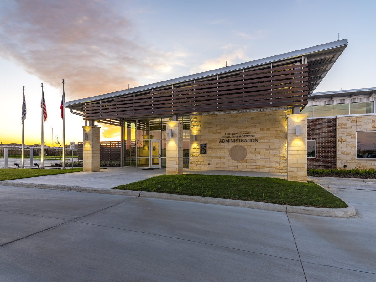 RDLR_ARCHITECTS's tweet photo. ๐ Fort Bend County Transit Center
๐๏ธ Rosenberg, Texas
๐ Transit / Public Infrastructure
#TransitDesign #PublicInfrastructure #FortBendCounty #TransportationArchitecture #RDLRProjects https://t.co/bpOxbgiVOJ