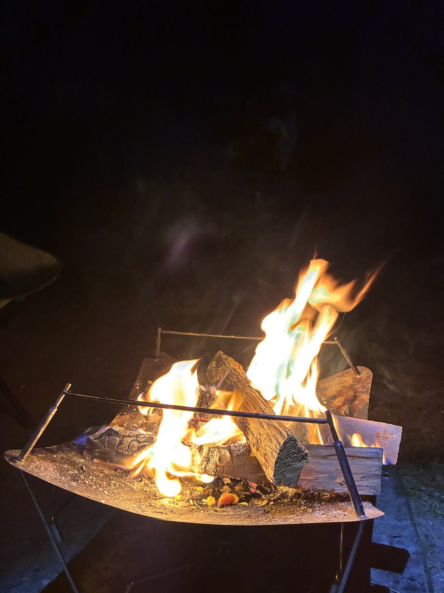 8wareCamp's tweet photo. 宴〜
思えばこの焚火台もエヴァさんからのいただきもの。お世話になりっぱなし過ぎてもはやどうしていいか分かりません😭 https://t.co/s2oM0CcbeT