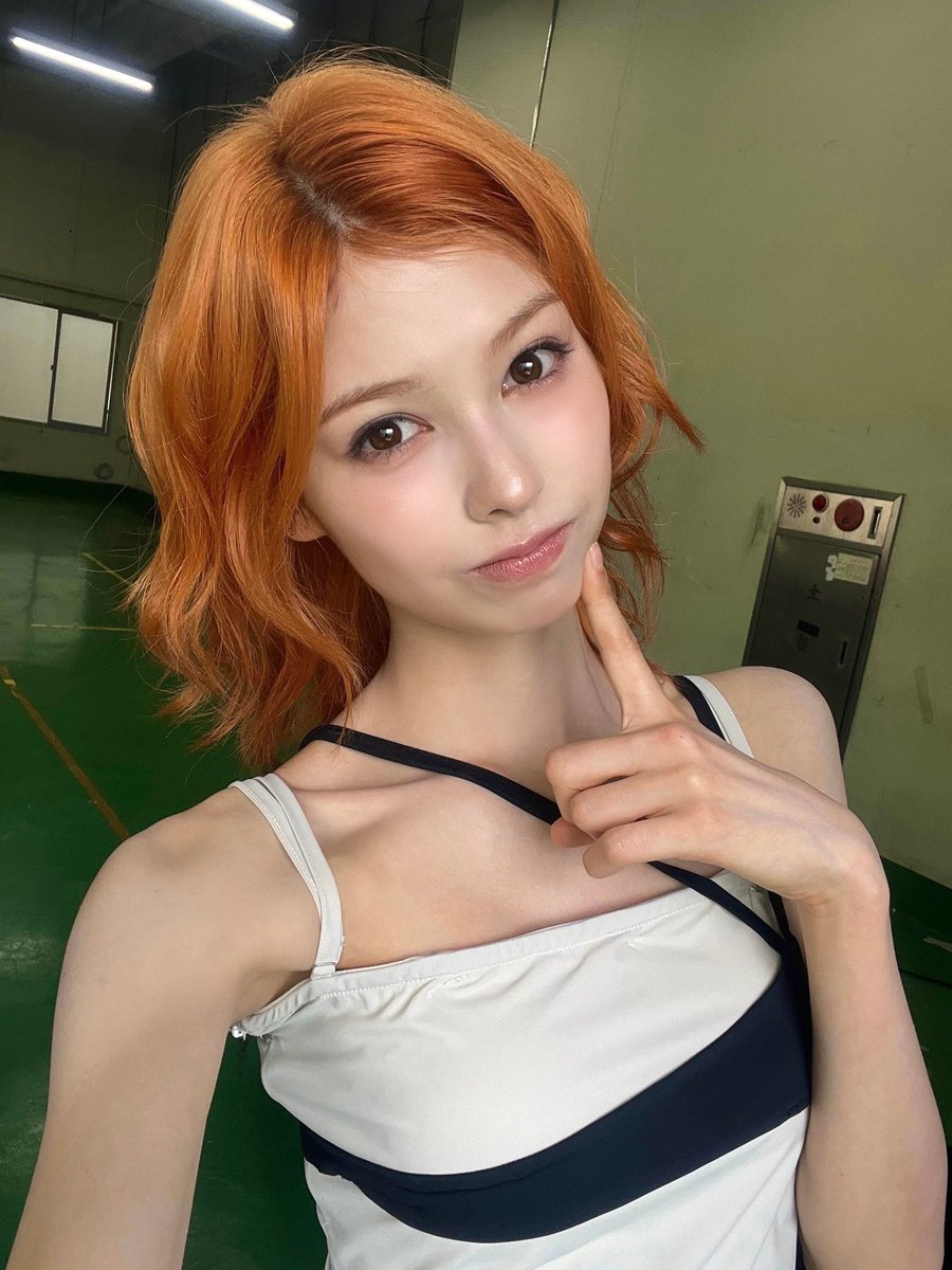 chaeihow's tweet photo. 𝗚𝘂𝗲𝘀𝘀 𝘄𝗵𝗼 𝗷𝘂𝘀𝘁 𝗴𝗼𝘁 𝗮 𝗻𝗲𝘄 𝗵𝗮𝗶𝗿 𝗰𝗼𝗹𝗼𝗿? 𝗬𝗲𝗽, 𝗶𝘁’𝘀 𝗺𝗲. https://t.co/qY1STRvy8Q
