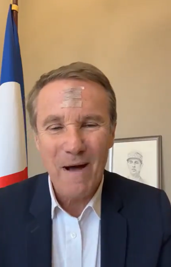 ComploploWatch's tweet photo. La bravoure ! 👏🏿

Devant l'@AssembleeNat et @stephanie_rist, là où il faut, les putes à Poutine #DuCONGnangnang (@dupontaignan) et #Philippot (@f_philippot) sont traités de leur nom : des #dingues qui tentent de se refaire la cerise sur le #Hantavirus ! 🖕🏿

Bravo, @aur_rousseau ! https://t.co/OEXaCYMj1B