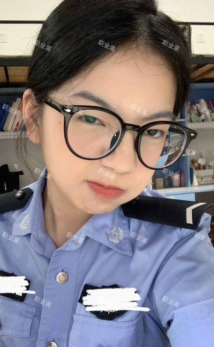 职业装 tweet media