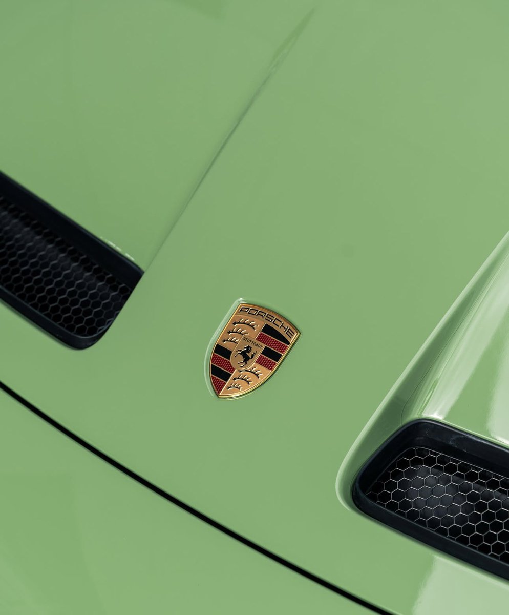 PorscheCIub's tweet photo. Paint-to-Sample Ashley Green 992.2 GT3 Touring https://t.co/qmlXMpB2Cf