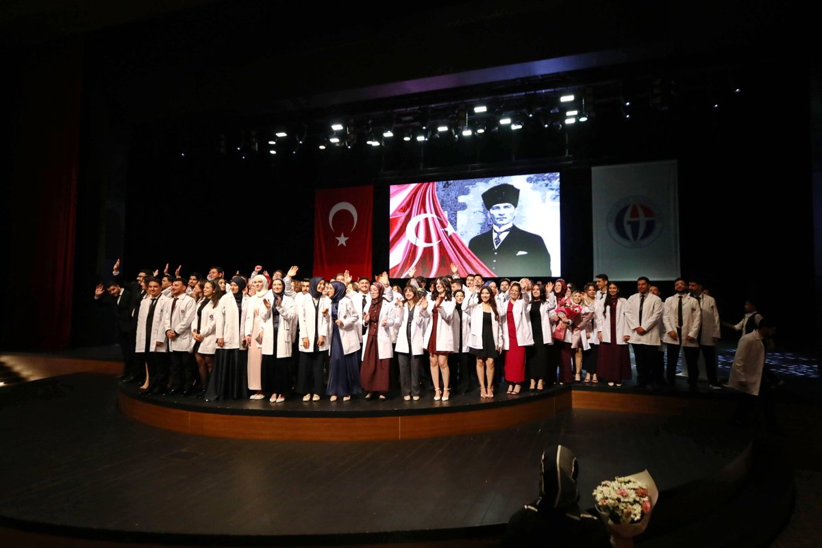 Gauntip's tweet photo. Fakültemiz 2025-2026 Eğitim Öğretim Dönemi Beyaz Önlük Giyme Töreninden görüntüler. https://t.co/JaN9D5yoX0