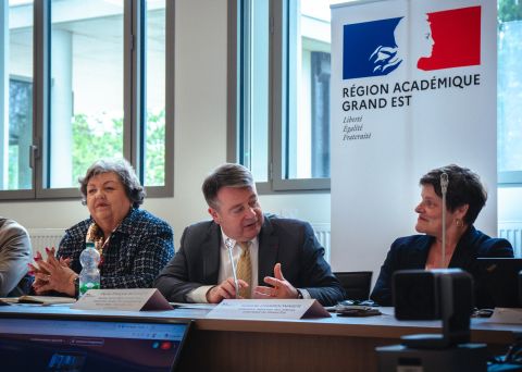 Arcom_Nancy's tweet photo. [#EMI] Première pierre posée à l'échelle du Grand Est entre l'Education nationale, la DRAC et l'Arcom Nancy, le 6 mai dernier.
👉 Objectif : mobiliser l'ensemble des acteurs pour accompagner les jeunes dans le développement de leur esprit critique et leur citoyenneté numérique. https://t.co/TTAVehvJBD
