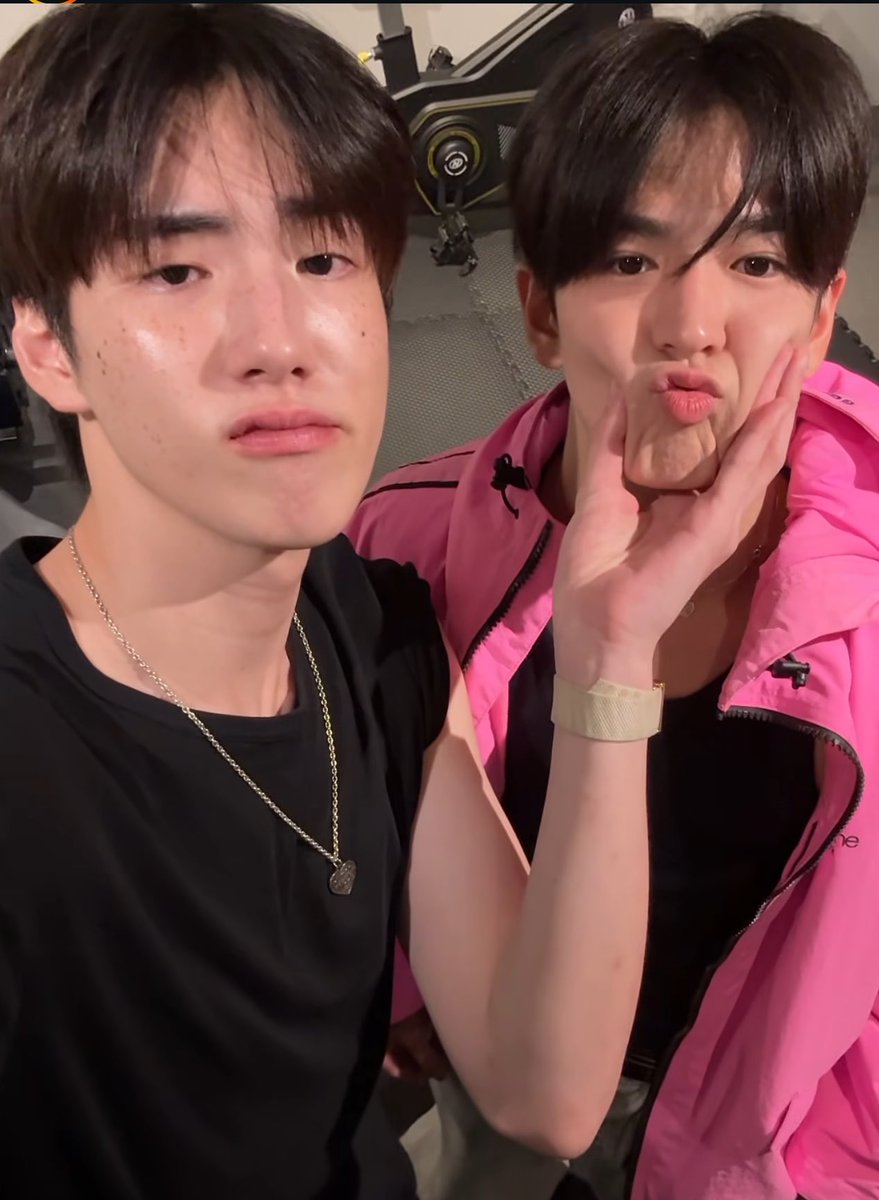 อาร์มแทขอแอร์ไทม์ 🍀 tweet media