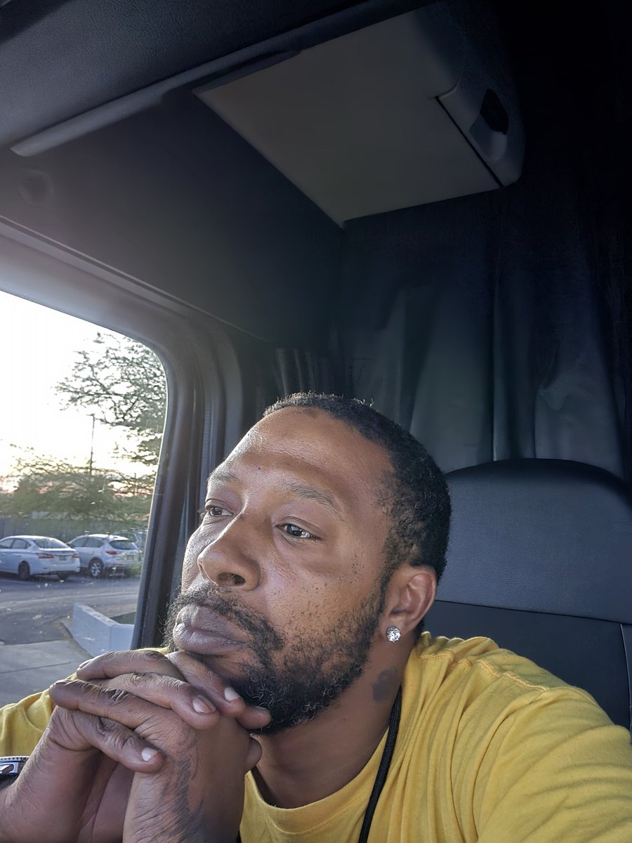 ACE_TSALAGI's tweet photo. Running off of 2 hours of sleep
I just got 2 my 1st delivery in Arizona
I got another delivery 2 make in California 
Gotta get some maintenance done on the truck
Trying not 2 get caught up in blitz week

And the day just getting started. Good morning. https://t.co/H2HF3ZXFFi