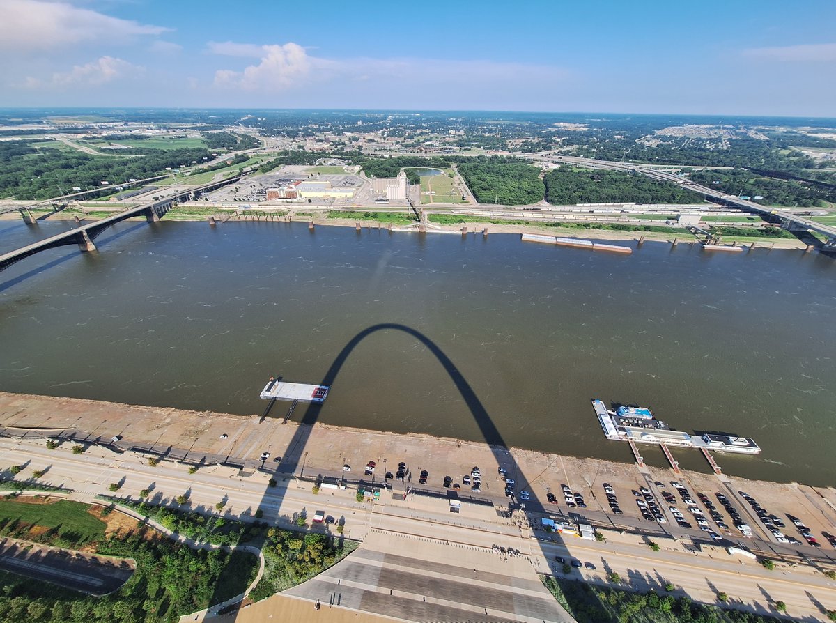 Gateway Arch tweet media