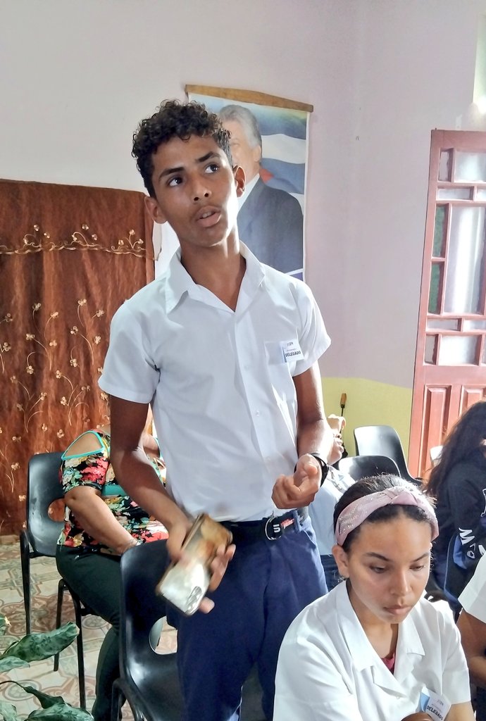 dmemedialuna's tweet photo. Ayer fue un día para dialogar, proponer y crecer como organización.  
La FEEM no es solo una estructura: es voz, energía y sentir del estudiantado cubano. Con orgullo, compromiso y confianza en el futuro, vivimos una jornada dedicada al legado de Fidel Castro.
#EducaciónMediaLuna https://t.co/1zYgVqTd23