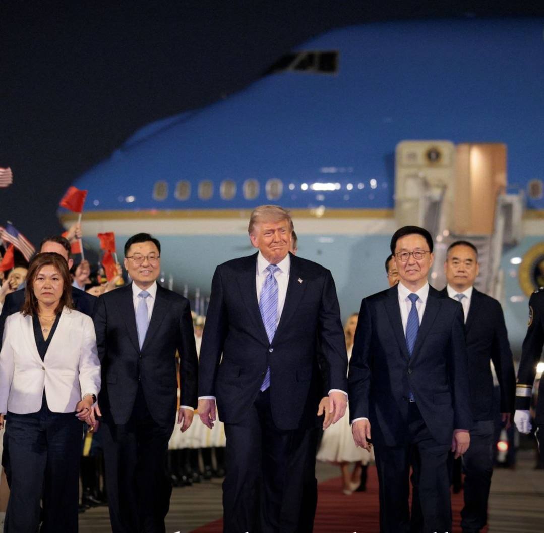WarScopeIntel's tweet photo. President Trump has landed in China https://t.co/AiYYk45kbj