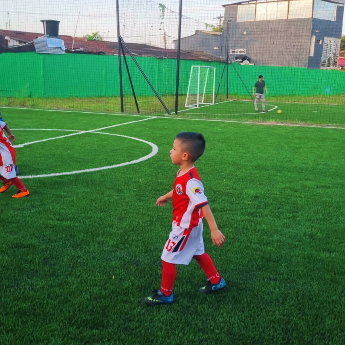 ClubAcademiaFC's tweet photo. Nuestros pequeños de la categoría 2018-2019 vivieron una jornada llena de alegría, aprendizaje, goles y muchas emociones durante el Mundialito realizado en las canchas sintéticas del parque Sikuani. ⚽✨ https://t.co/sq3nhfhPpY