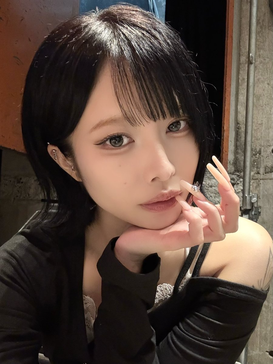 Post by 蝶花なな on X: おはよお🥱🦋