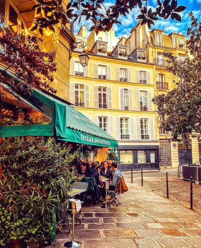 Vacation In Paris 🗼 tweet media