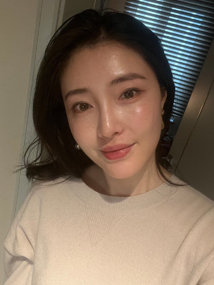 给大家看看最真实的我吧，我这样的老阿姨还会有人喜欢吗？ https://t.co/cY2waVu9iH