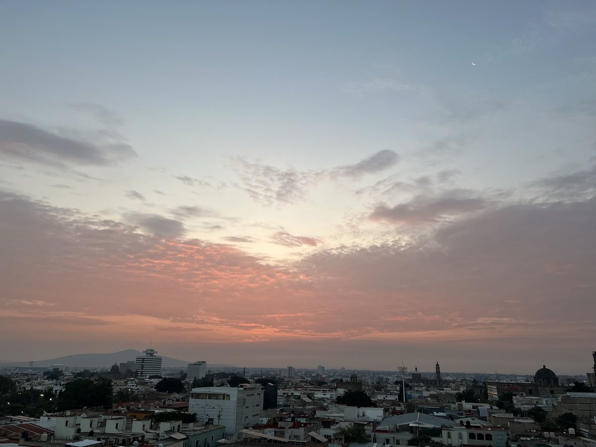 meteororet66's tweet photo. Mañana de miércoles y así amanecemos en la hermosa Guadalajara ⛅️ temperatura ambiente de 18°C @PCJalisco @PCYBOMGDL @UMPCyBZ @webcamsdemexico @mendezraq @fabyanaya @C13Guadalajara @Archie_clima @adriana_trevino @ImagenTVGDL @nmasguadalajara @TVAztecaJalisco https://t.co/XnzZWmflYP