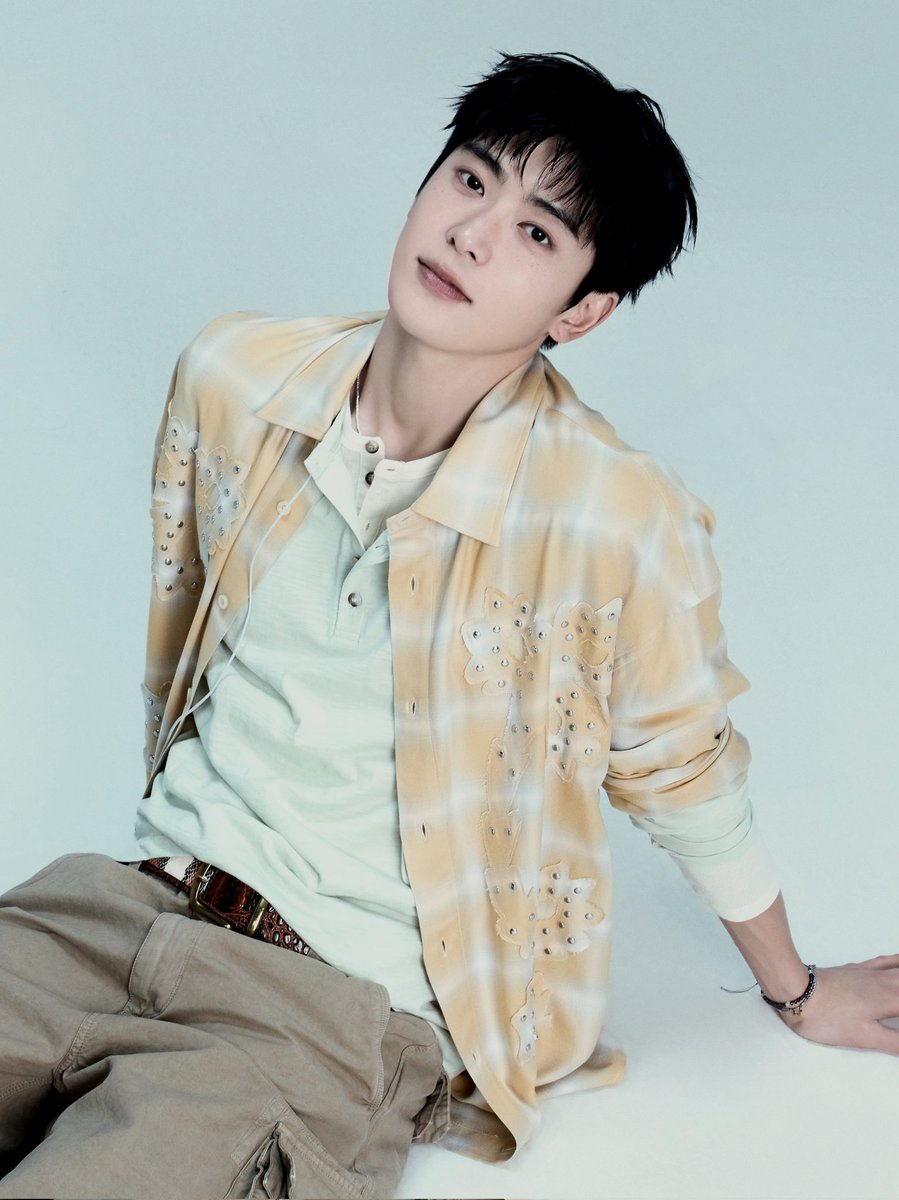 lYoonoh's tweet photo. soft light, calm mind, good energy. https://t.co/lac2oXAK80