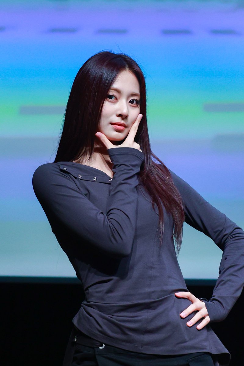 flash_mox3's tweet photo. 250907
😏
#TWICE #트와이스
#TZUYU #쯔위 #ツウィ https://t.co/pCGQmNNtEJ