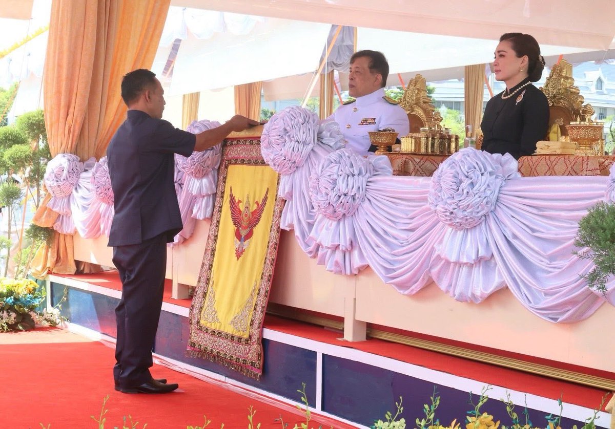 SBMB2020's tweet photo. วันที่ ๑๓ พฤษภาคม ๒๕๖๙  พระบาทสมเด็จพระเจ้าอยู่หัว และสมเด็จพระนางเจ้า ฯ พระบรมราชินี เสด็จพระราชดำเนินไปในการพระราชพิธีจรดพระนังคัลแรกนาขวัญ พุทธศักราช ๒๕๖๙  ณ มณฑลพิธีท้องสนามหลวง และเสด็จพระราชดำเนินไป ทอดพระเนตรพระยาแรกนาหว่านข้าว  ณ แปลงนาสาธิต สวนจิตรลดา พระราชวังดุสิต https://t.co/hqTGOj5F4A