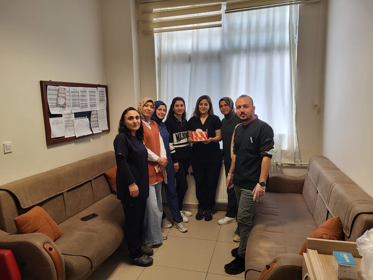 akpinardh's tweet photo. Hayatı koruyan, sağlığı geliştiren ve bir dokunuşuyla umudu yeniden yeşertenler…
 
 Her nefeste, her duada, her umut ışığında hep siz vardınız.
 
 İyi ki vardınız, iyi ki varsınız.
 
 #HemşirelerHaftası kutlu olsun.
 #HemşirelerGünü https://t.co/j7CNtjxhv7
