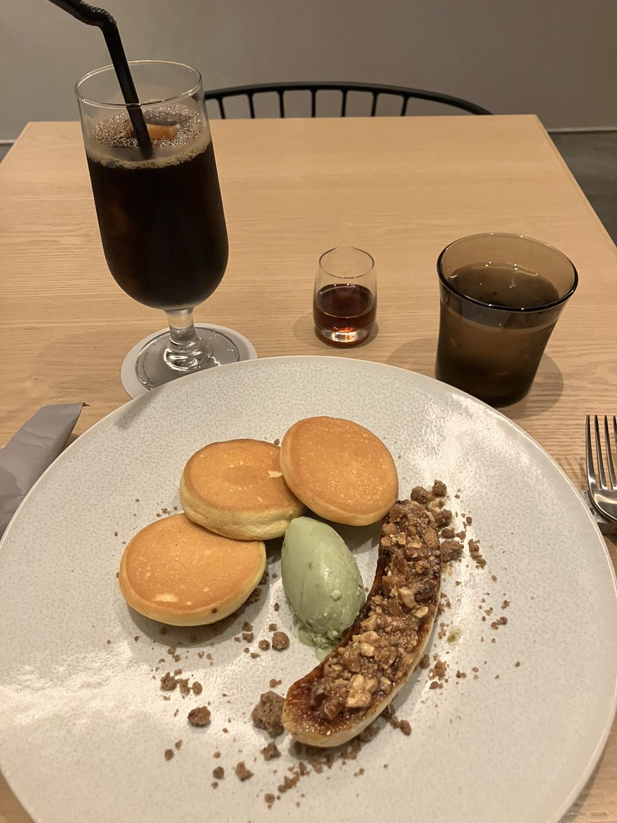 fool0714's tweet photo. パンケーキとブレンドコーヒー https://t.co/doq3MxfLuA