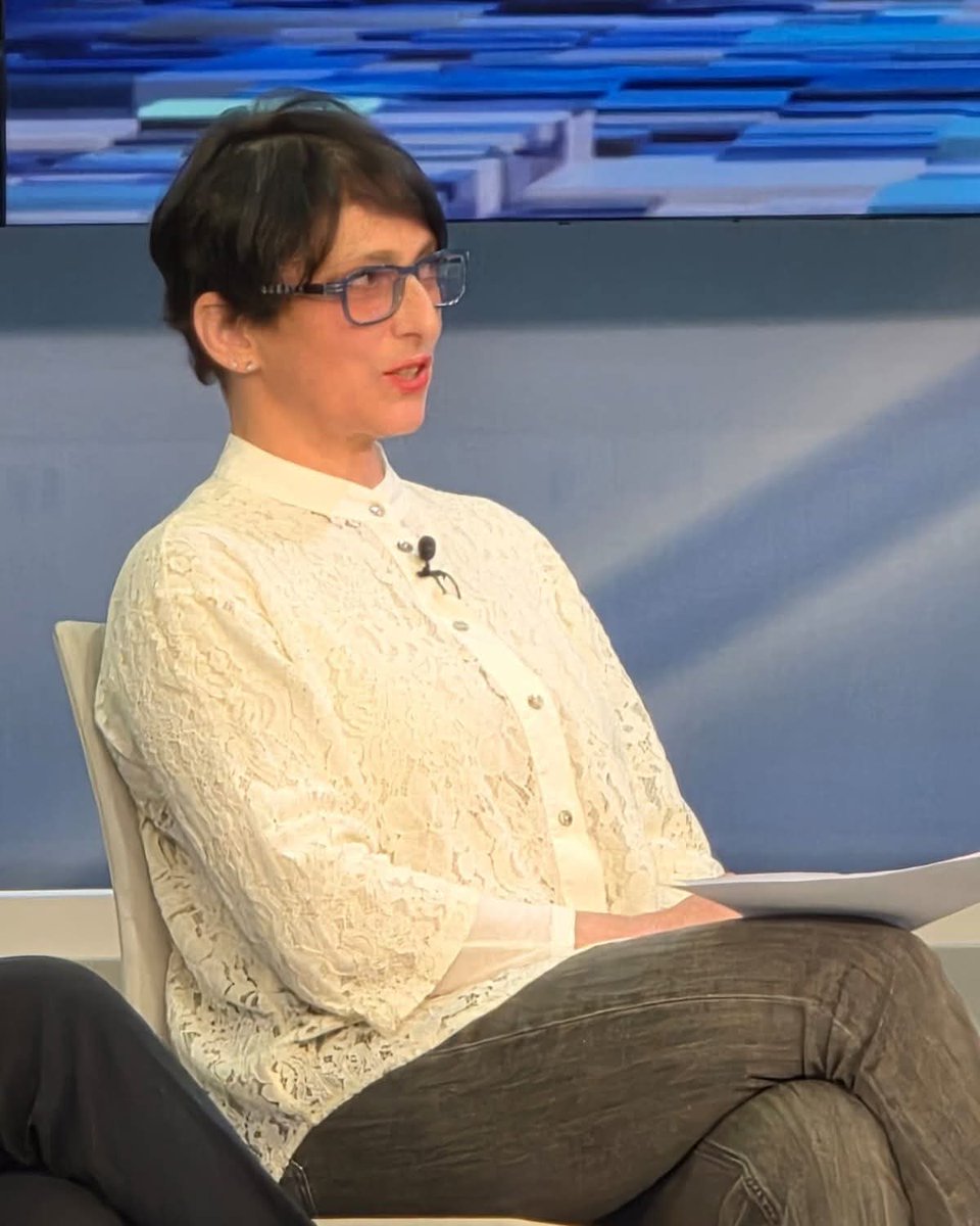 Mitch1978Ar's tweet photo. Rai, confronto tra candidati consiglieri negli studi di Firenze.

Stamattina abbiamo partecipato con Lorenza Cerbini al confronto con altri candidati consiglieri delle altre liste in lizza alle prossime amministrative.

Si è parlato di sicurezza, fondazioni, frazioni e economia https://t.co/criwq8PsD0