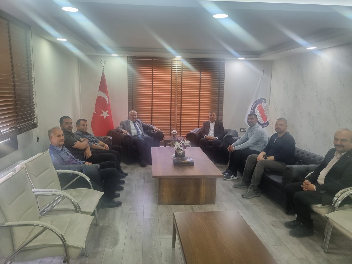 ebsdiyarbakir1's tweet photo. Lice ilçe Milli Eğitim Müdürü Sayın Seyithan Erboğa,Şube müdürleri ve Lice ilçe temsilciliğimiz,siyonist İsrail’in uluslararası sularda hukuk tanımaz saldırısıyla alıkonulan Sumud Filosu aktivisti Şube Başkanımız Ramazan Tekdemir’i ziyaret edip destek  mesajlarını ilettiler. https://t.co/hudMjMTdz0
